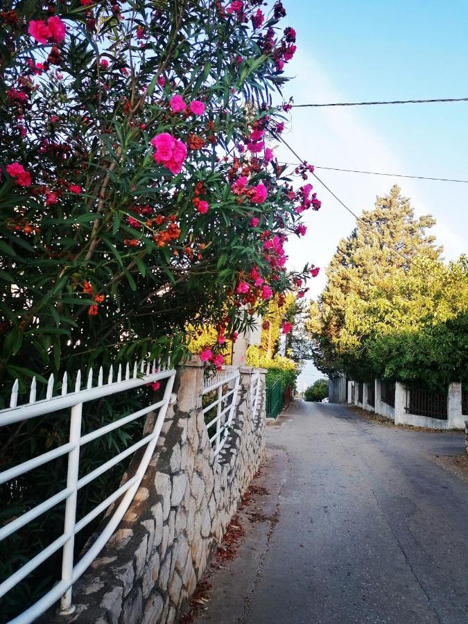 Apartmani Ljubica ウトイェハ エクステリア 写真
