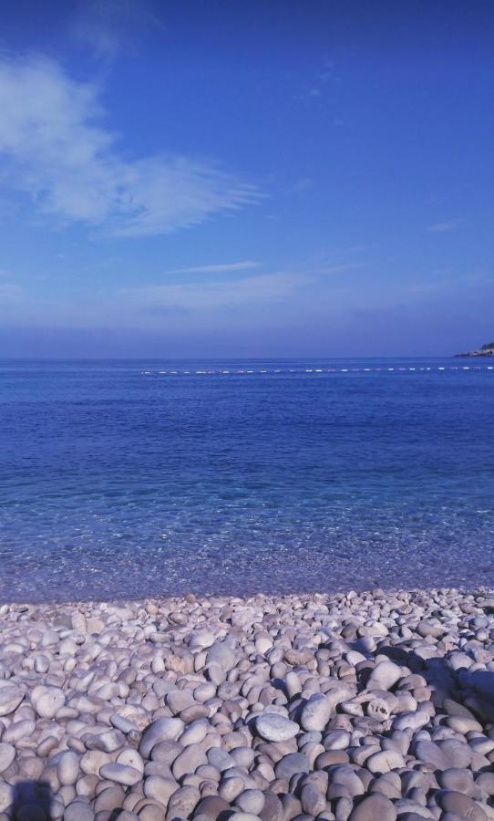 Apartmani Ljubica ウトイェハ エクステリア 写真