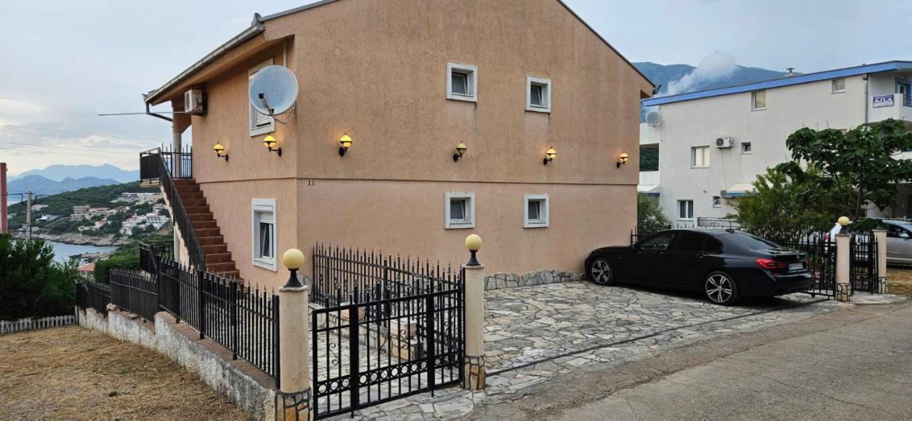 Apartmani Ljubica ウトイェハ エクステリア 写真