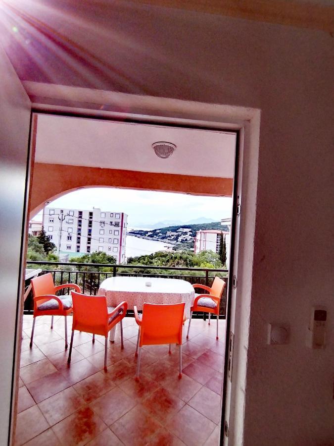 Apartmani Ljubica ウトイェハ エクステリア 写真