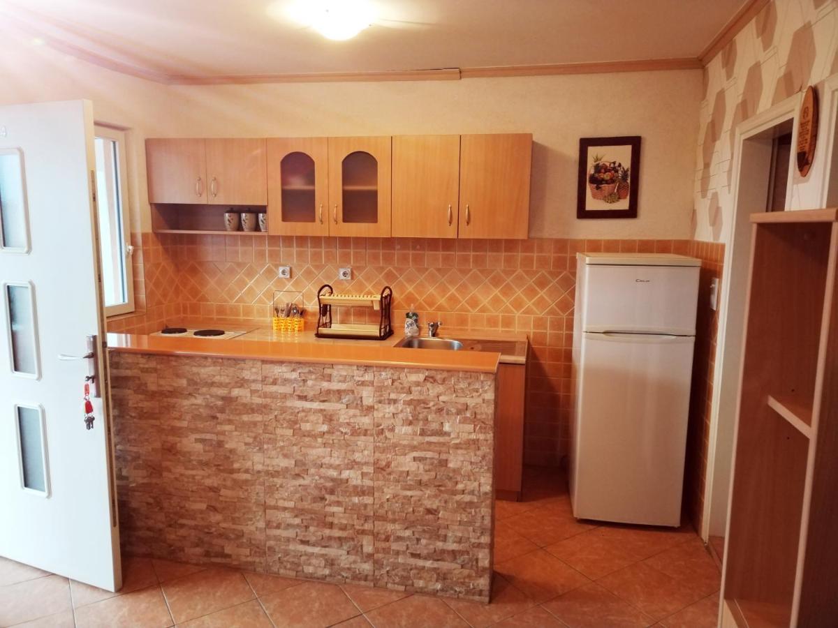 Apartmani Ljubica ウトイェハ エクステリア 写真