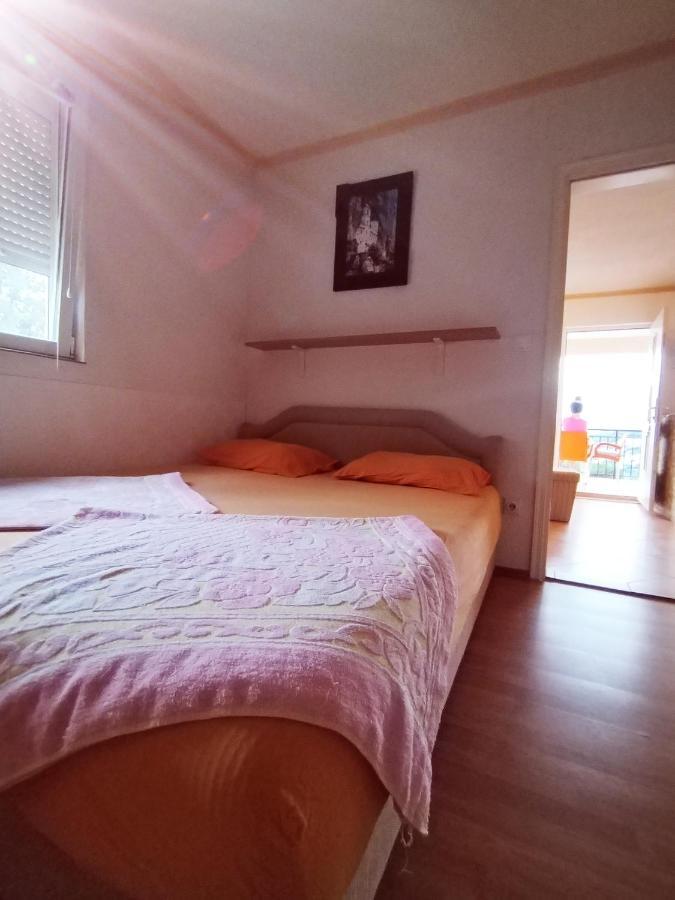 Apartmani Ljubica ウトイェハ エクステリア 写真
