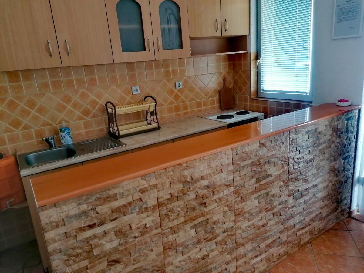 Apartmani Ljubica ウトイェハ エクステリア 写真