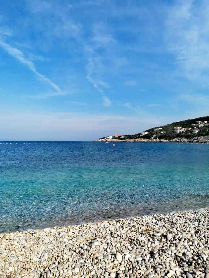 Apartmani Ljubica ウトイェハ エクステリア 写真