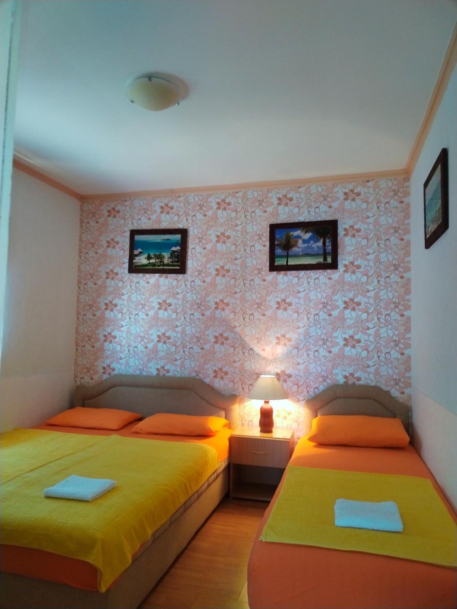 Apartmani Ljubica ウトイェハ エクステリア 写真