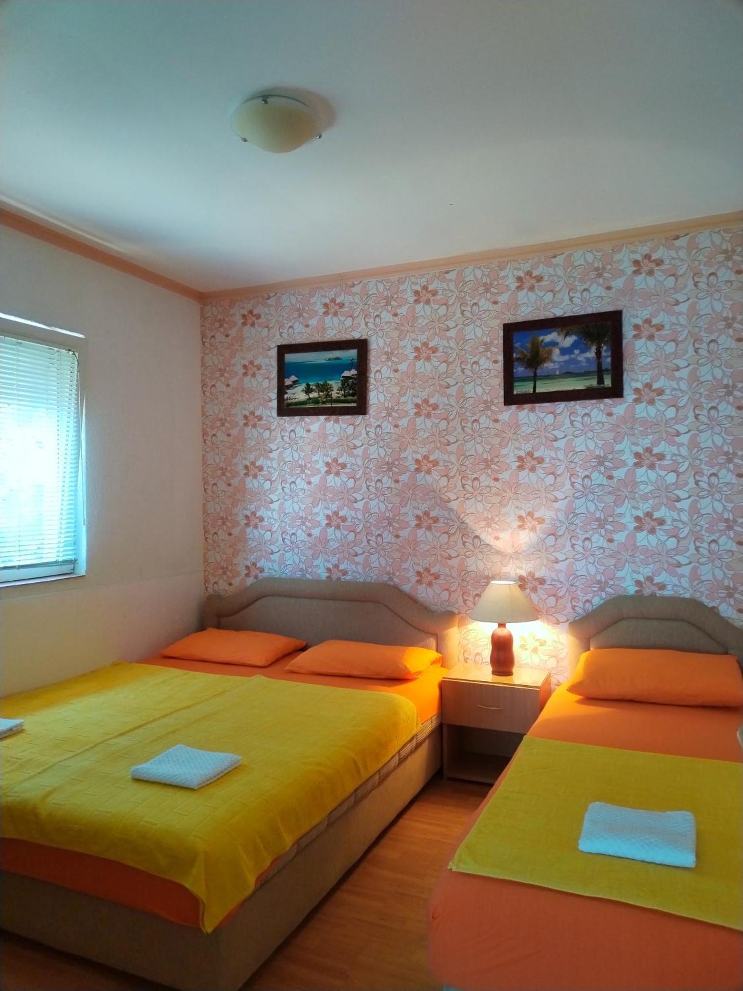 Apartmani Ljubica ウトイェハ エクステリア 写真
