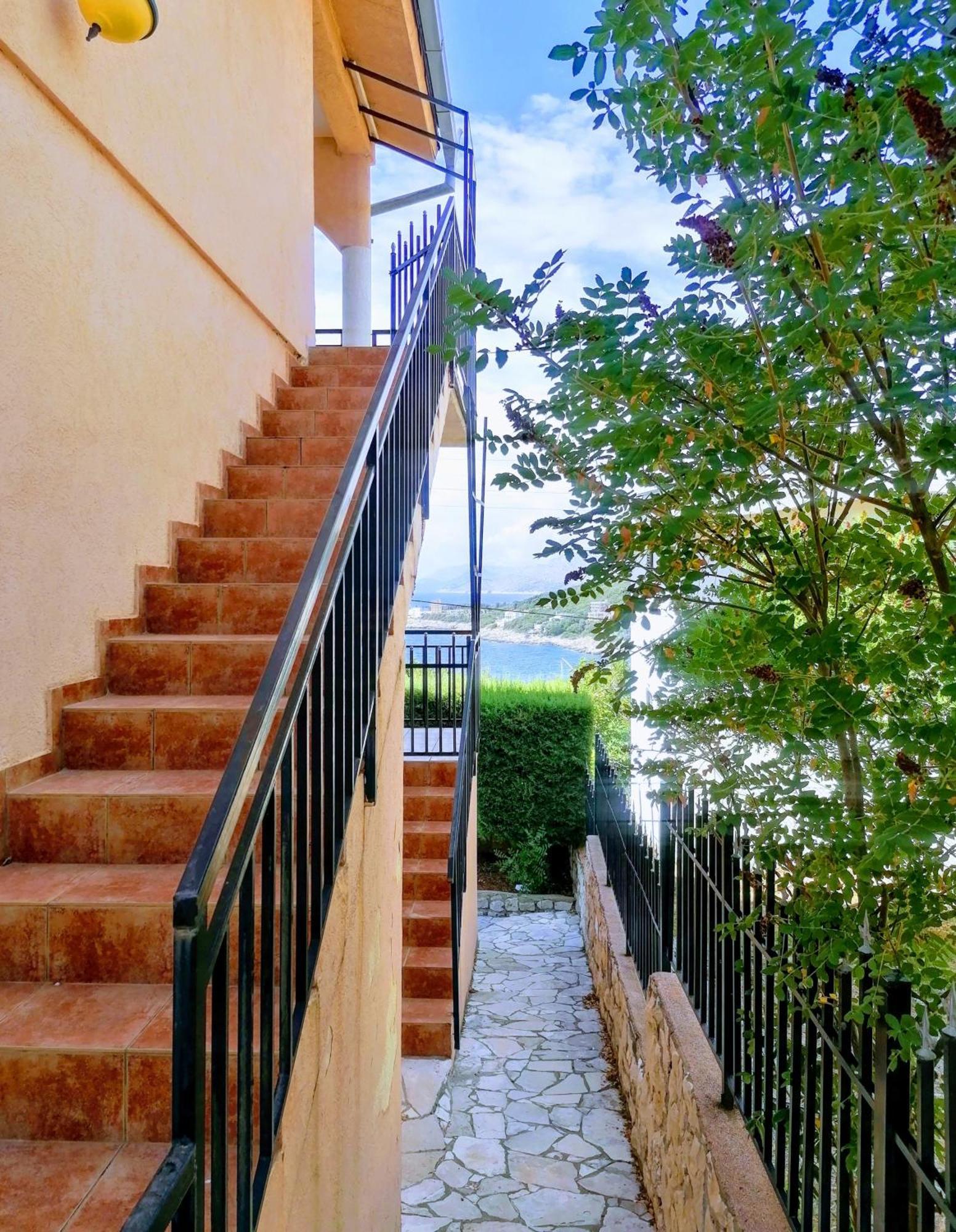 Apartmani Ljubica ウトイェハ エクステリア 写真