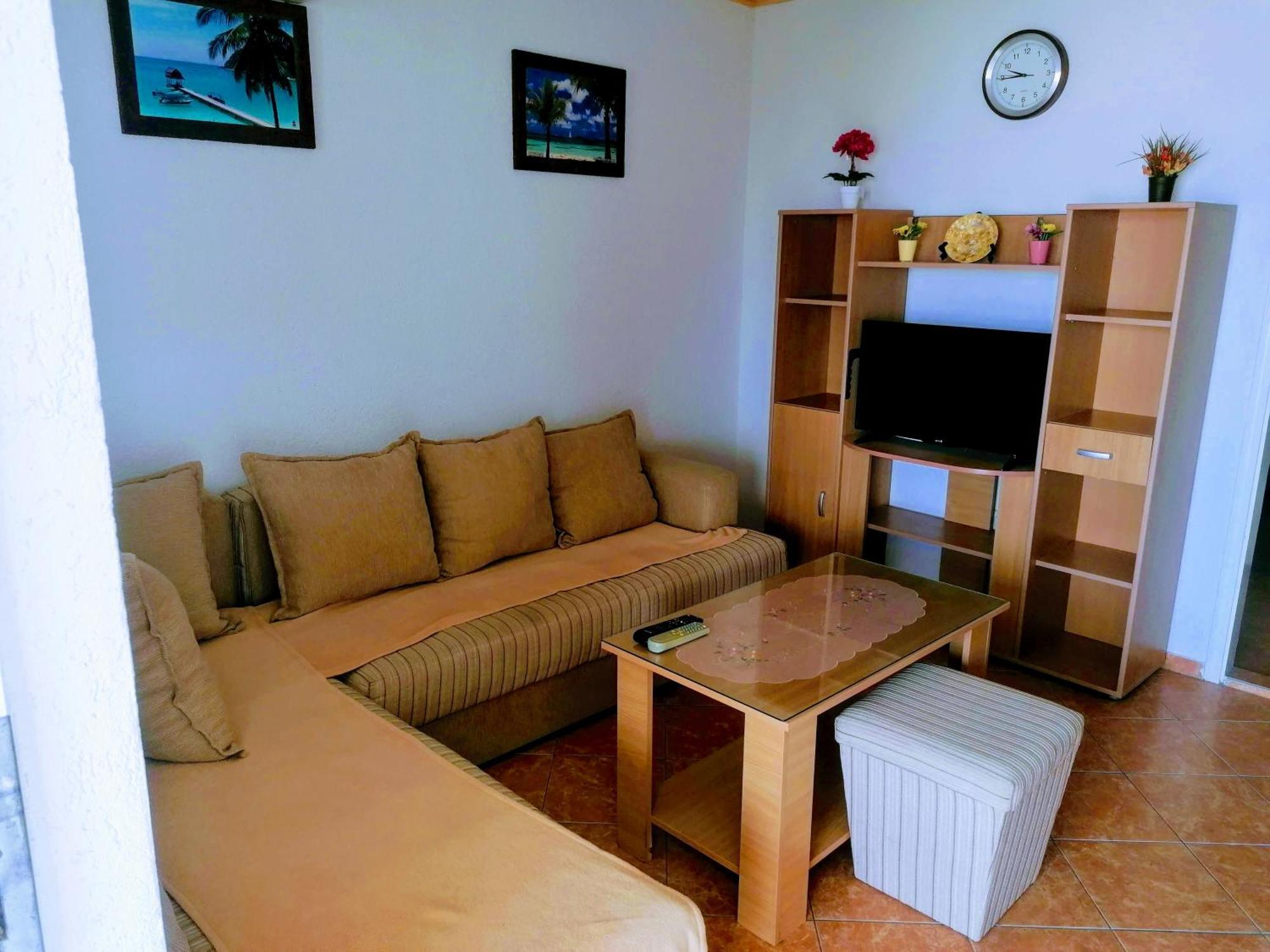 Apartmani Ljubica ウトイェハ エクステリア 写真