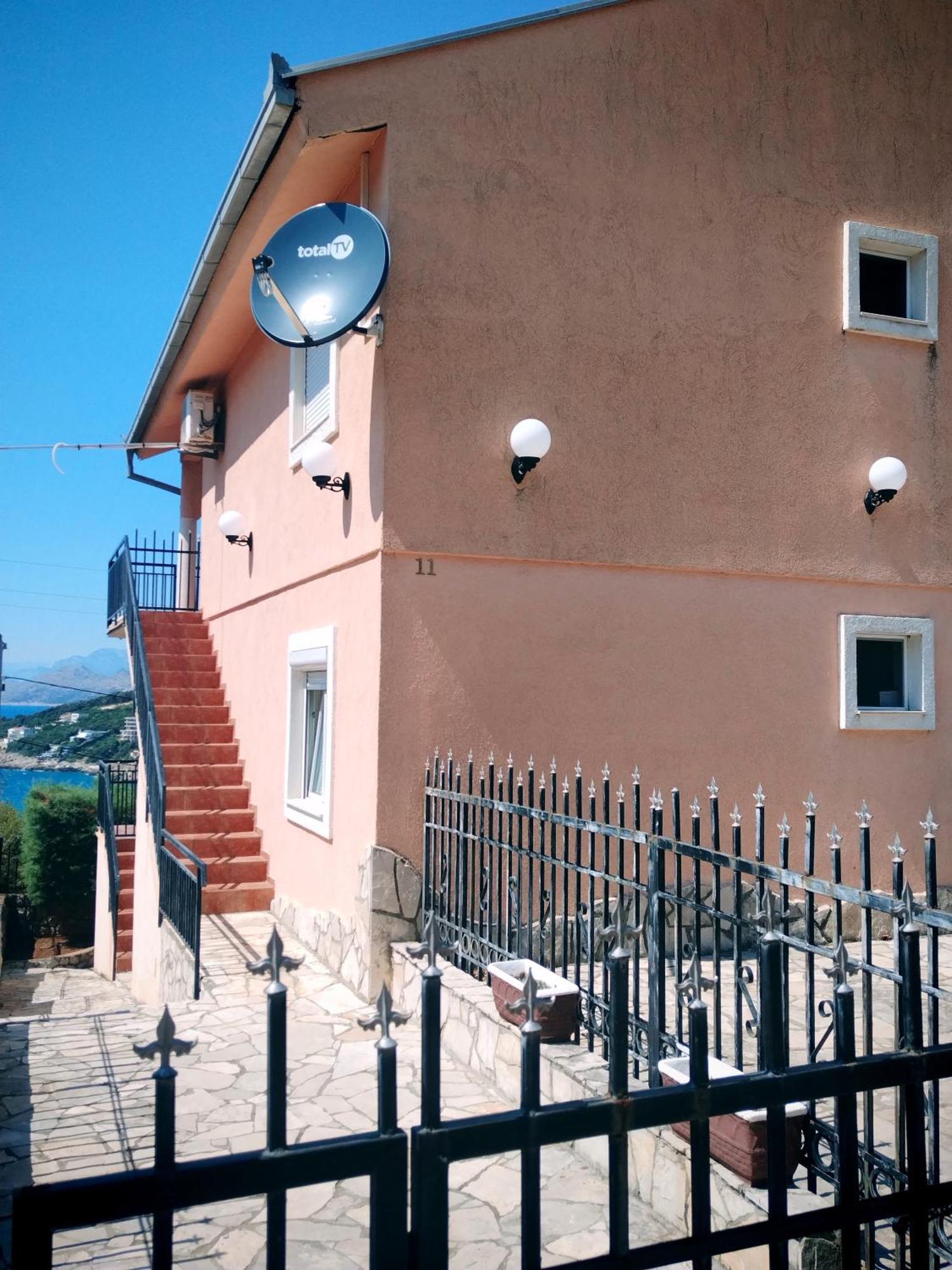 Apartmani Ljubica ウトイェハ エクステリア 写真
